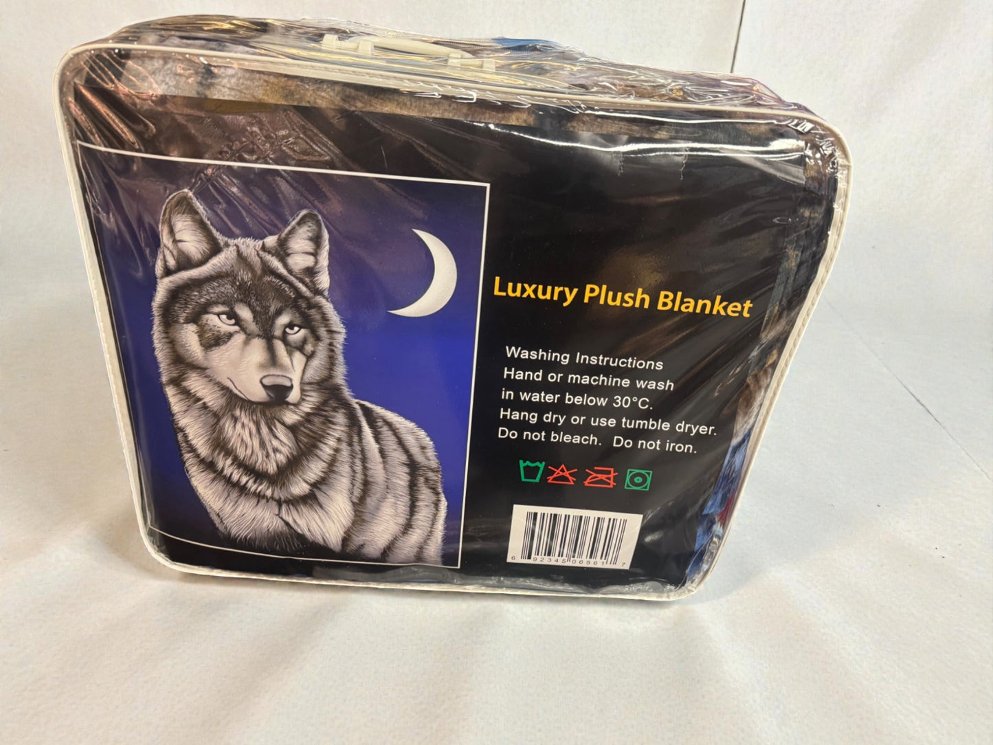 White Wolf Queen Size Blanket